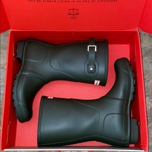 Army green rain boots. (Hunter) Worn once, w/ box.